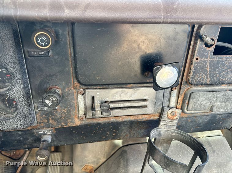 image for item EH6510 1986 International 1954 feed delivery truck