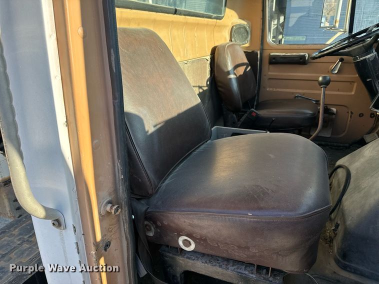 image for item EH6510 1986 International 1954 feed delivery truck