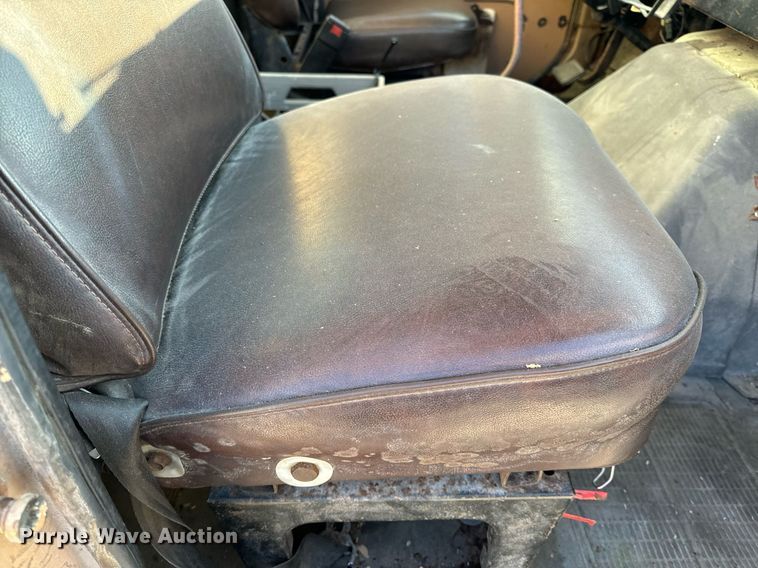 image for item EH6510 1986 International 1954 feed delivery truck