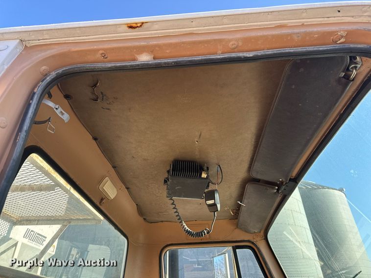 image for item EH6510 1986 International 1954 feed delivery truck