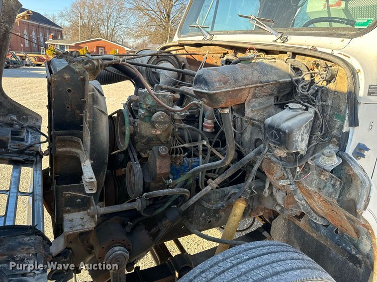 image for item EH6510 1986 International 1954 feed delivery truck