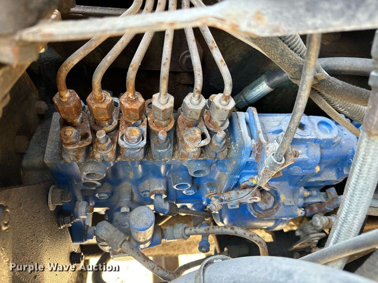 image for item EH6510 1986 International 1954 feed delivery truck