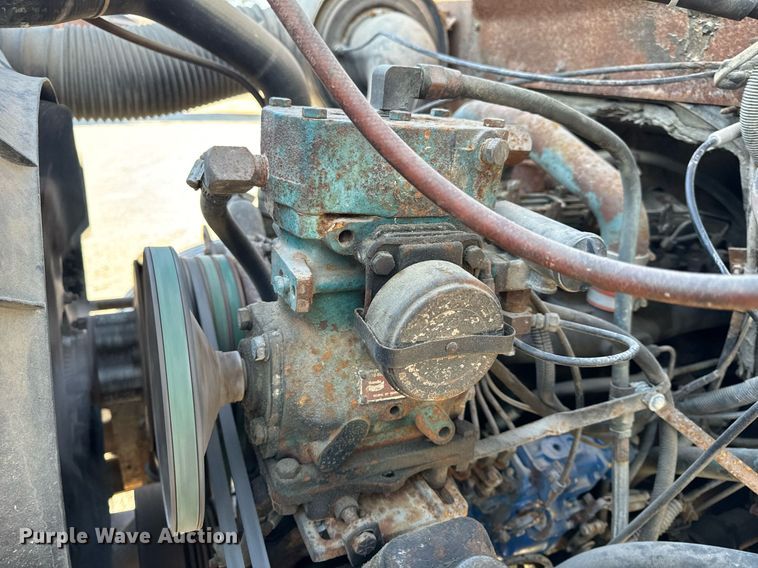 image for item EH6510 1986 International 1954 feed delivery truck