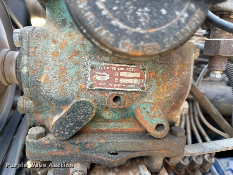 image for item EH6510 1986 International 1954 feed delivery truck