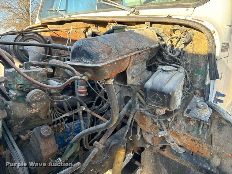 image for item EH6510 1986 International 1954 feed delivery truck