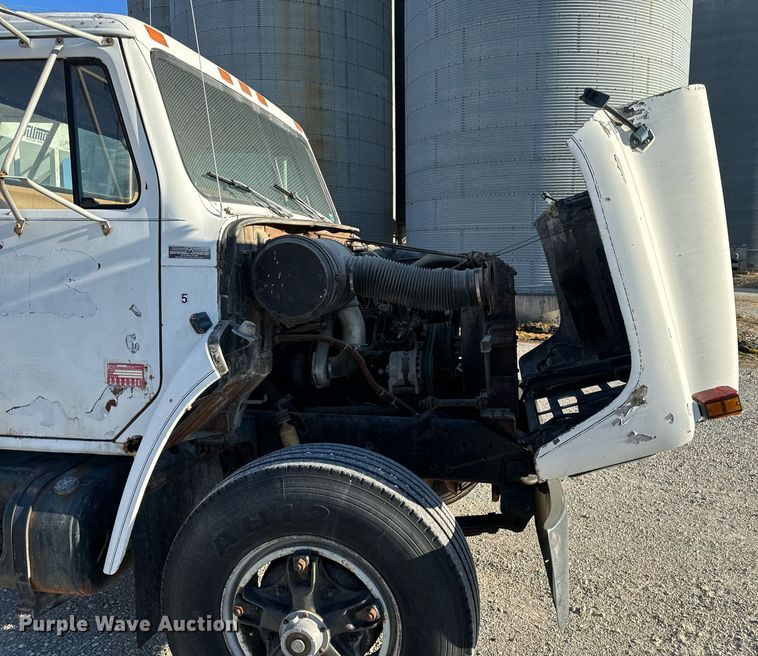image for item EH6510 1986 International 1954 feed delivery truck