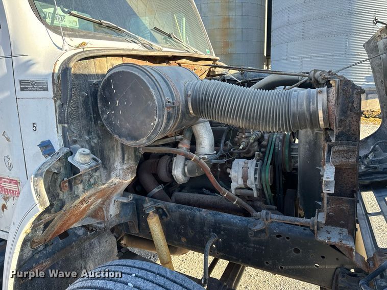 image for item EH6510 1986 International 1954 feed delivery truck