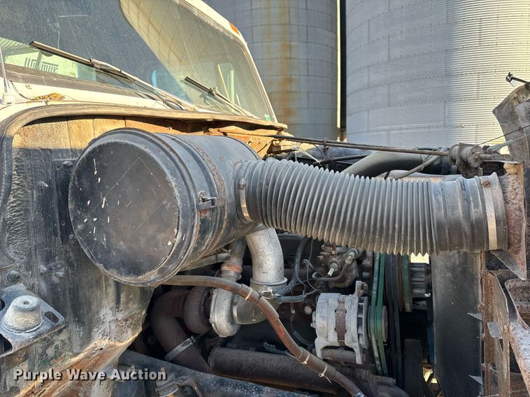 image for item EH6510 1986 International 1954 feed delivery truck