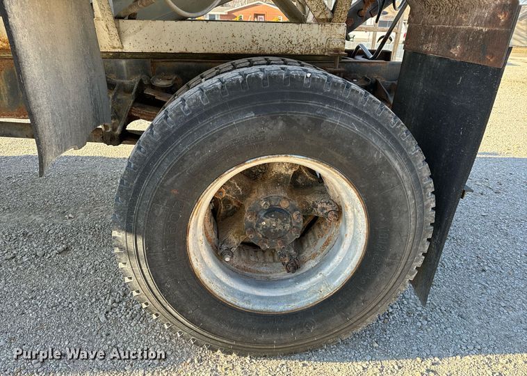 image for item EH6510 1986 International 1954 feed delivery truck