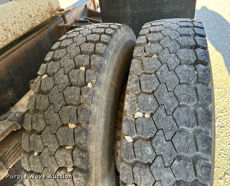 image for item EH6510 1986 International 1954 feed delivery truck