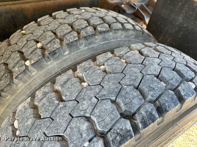 image for item EH6510 1986 International 1954 feed delivery truck