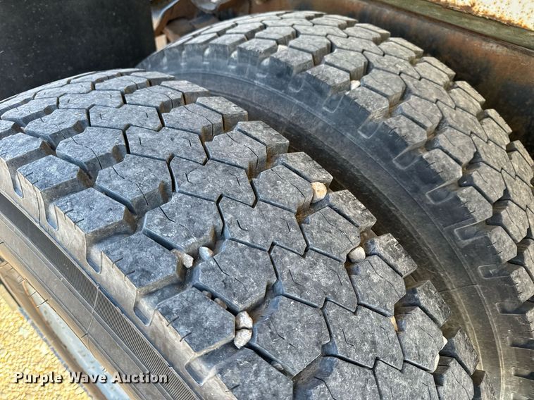 image for item EH6510 1986 International 1954 feed delivery truck