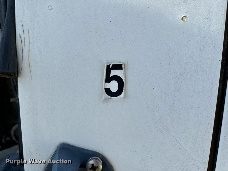 image for item EH6510 1986 International 1954 feed delivery truck