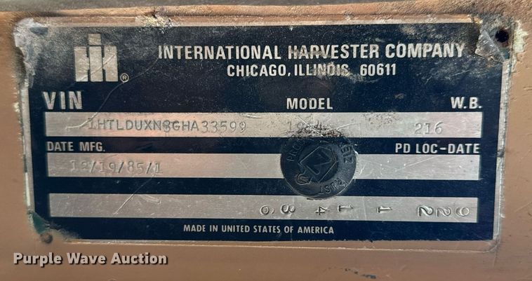 image for item EH6510 1986 International 1954 feed delivery truck