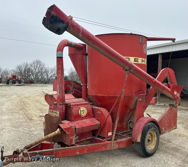 image for item EH6568 Gehl 95XD feed mixer