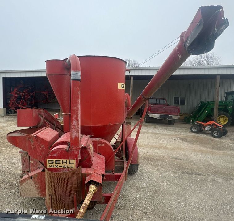 image for item EH6568 Gehl 95XD feed mixer
