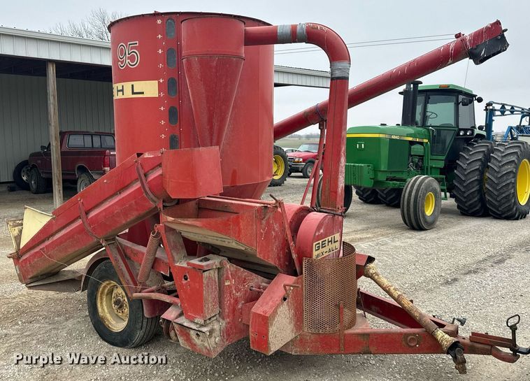 image for item EH6568 Gehl 95XD feed mixer