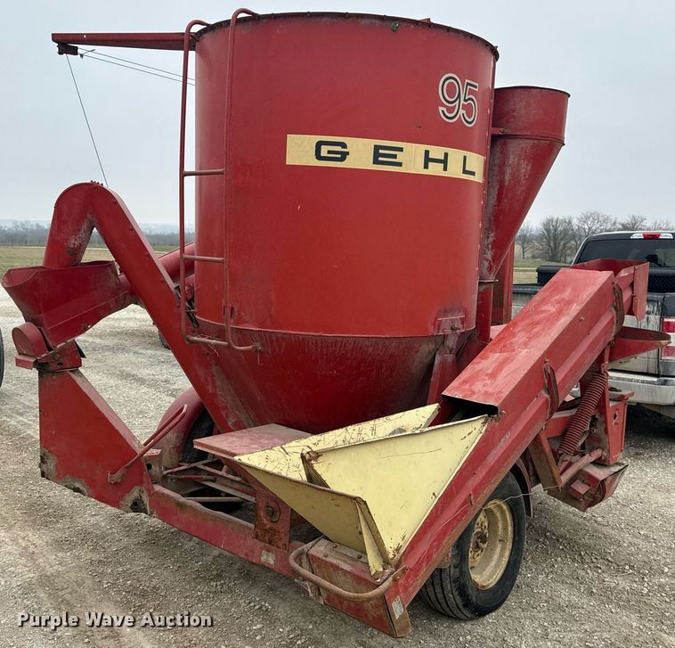 image for item EH6568 Gehl 95XD feed mixer