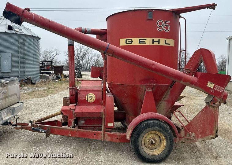 image for item EH6568 Gehl 95XD feed mixer