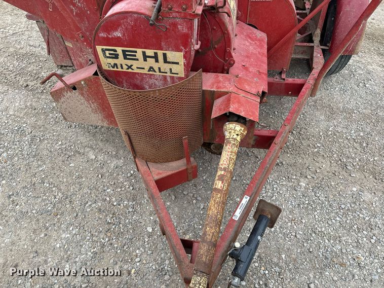 image for item EH6568 Gehl 95XD feed mixer