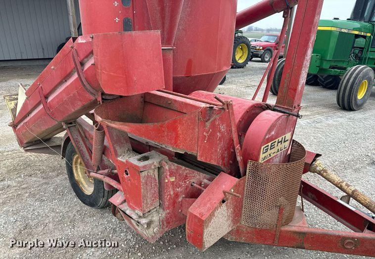 image for item EH6568 Gehl 95XD feed mixer