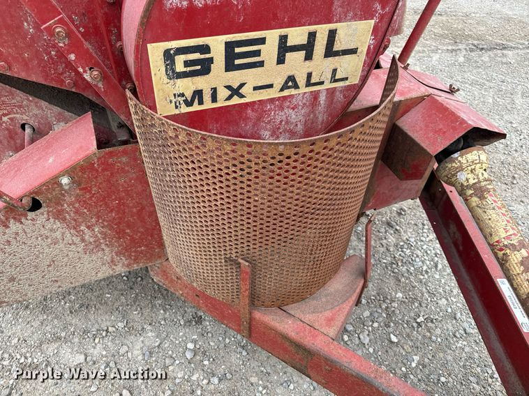 image for item EH6568 Gehl 95XD feed mixer