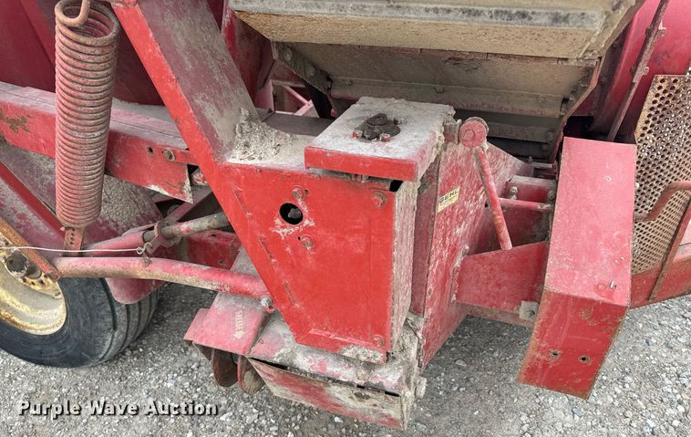 image for item EH6568 Gehl 95XD feed mixer