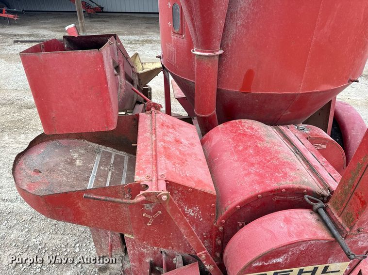 image for item EH6568 Gehl 95XD feed mixer