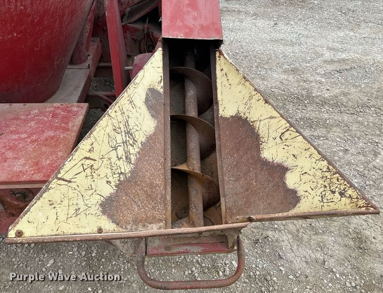 image for item EH6568 Gehl 95XD feed mixer