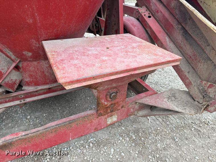 image for item EH6568 Gehl 95XD feed mixer