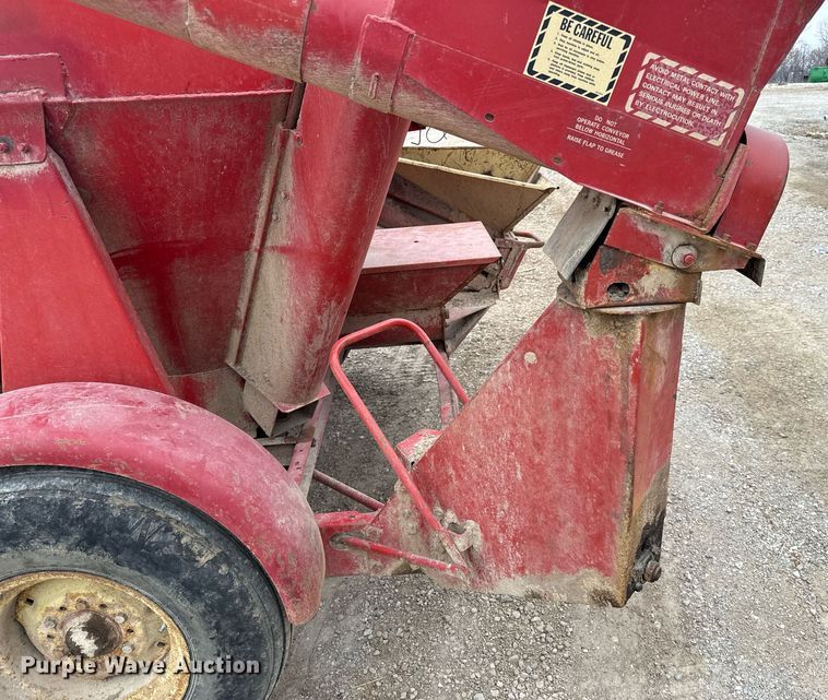 image for item EH6568 Gehl 95XD feed mixer