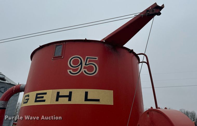 image for item EH6568 Gehl 95XD feed mixer