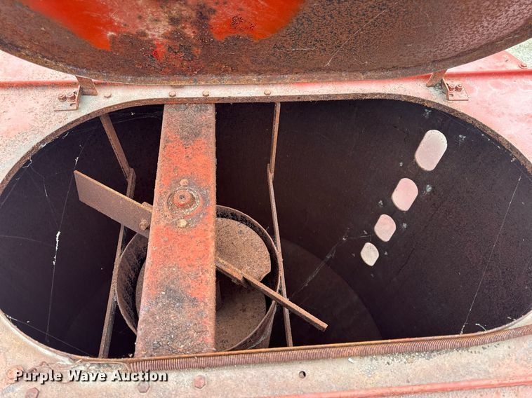 image for item EH6568 Gehl 95XD feed mixer