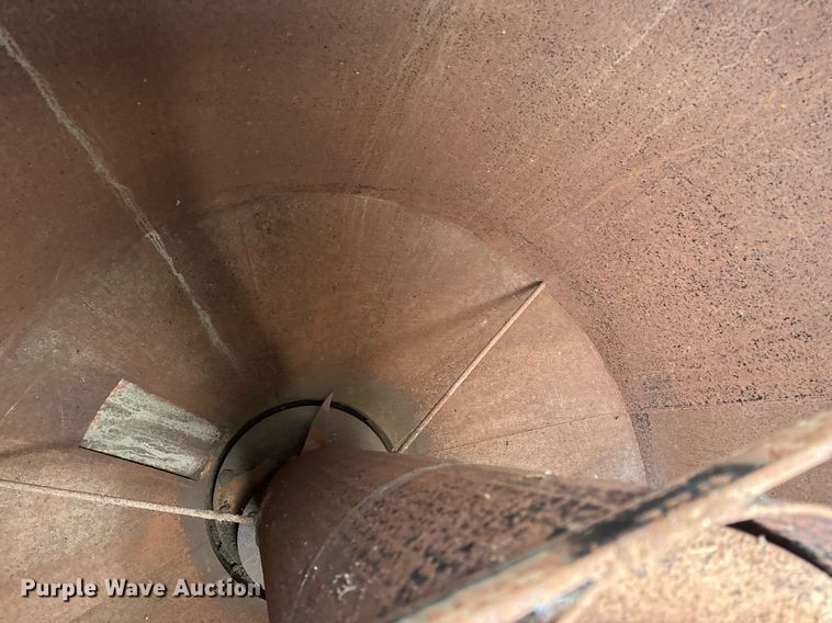 image for item EH6568 Gehl 95XD feed mixer