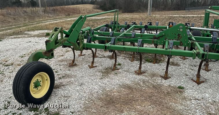 image for item EH6569 John Deere 2200 field cultivator