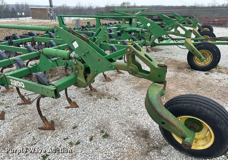 image for item EH6569 John Deere 2200 field cultivator