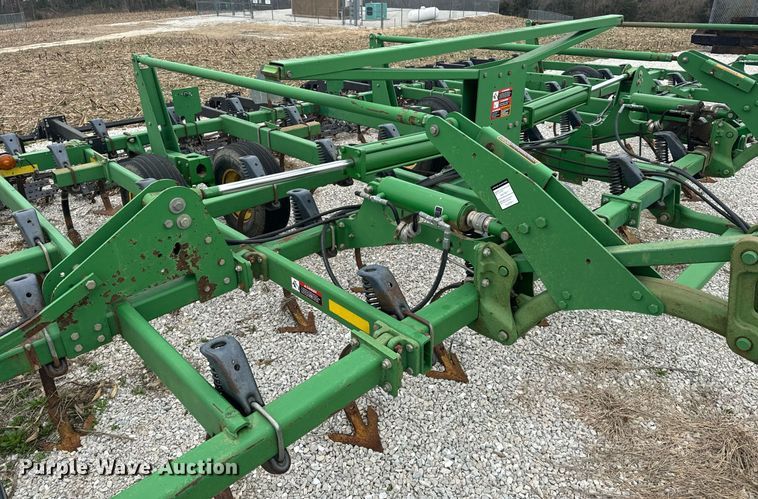 image for item EH6569 John Deere 2200 field cultivator