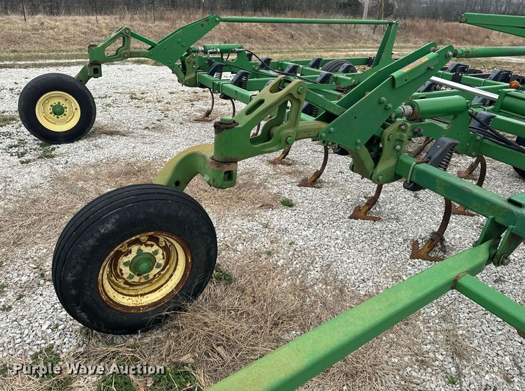 image for item EH6569 John Deere 2200 field cultivator