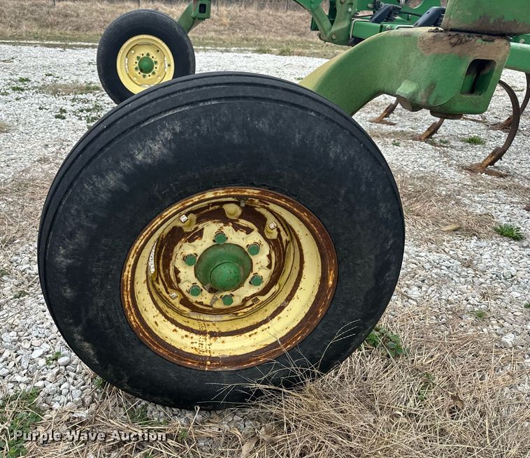 image for item EH6569 John Deere 2200 field cultivator