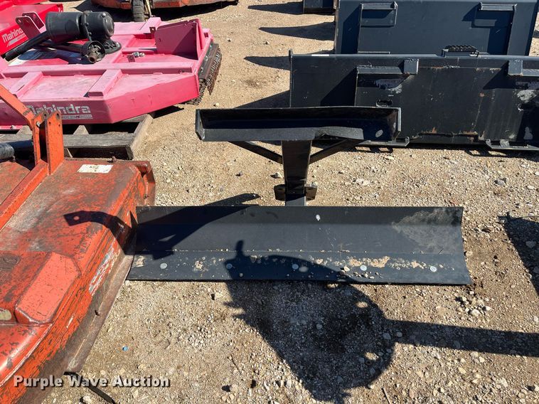 image for item EI0648 Mahindra  5' W blade