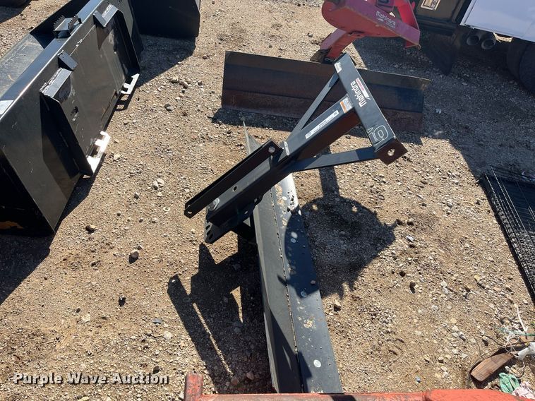 image for item EI0648 Mahindra  5' W blade