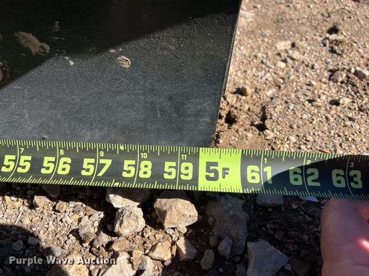 image for item EI0648 Mahindra  5' W blade