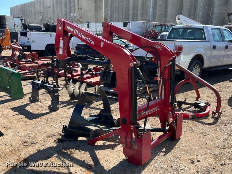 image for item EI0651 Mahindra  2665CL loader