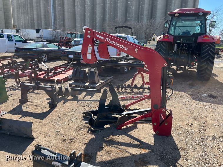 image for item EI0651 Mahindra  2665CL loader