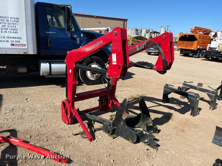 image for item EI0651 Mahindra  2665CL loader