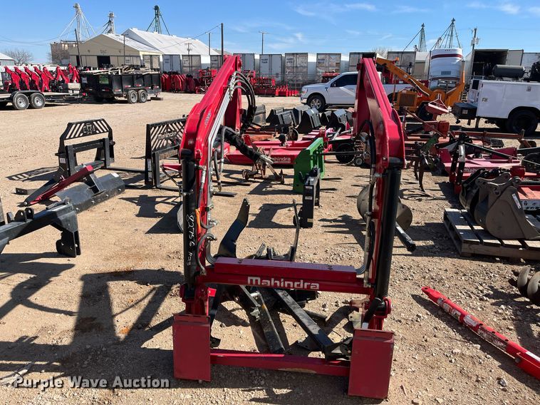 image for item EI0651 Mahindra  2665CL loader