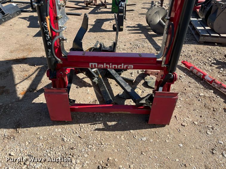 image for item EI0651 Mahindra  2665CL loader