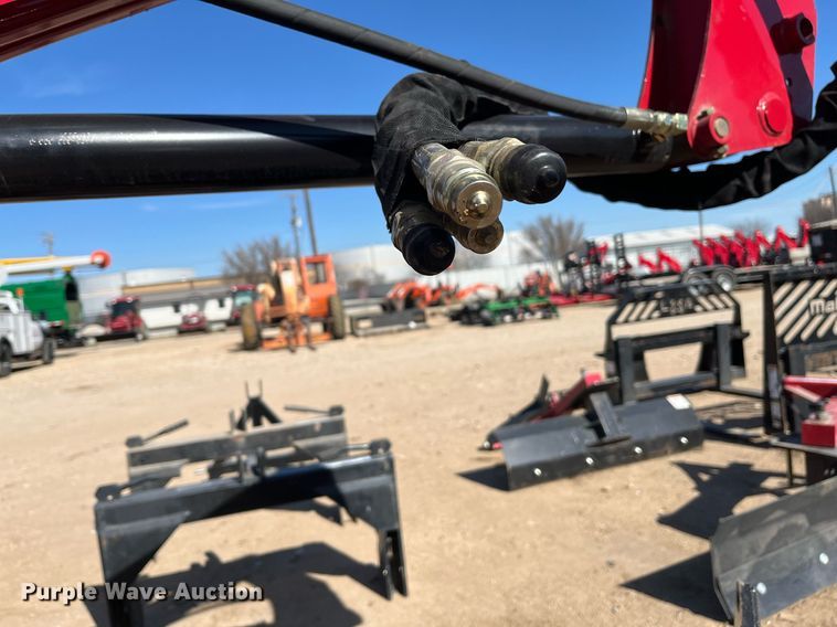 image for item EI0651 Mahindra  2665CL loader