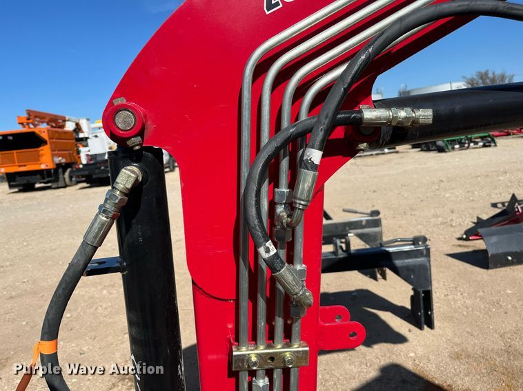 image for item EI0651 Mahindra  2665CL loader