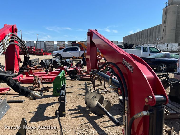 image for item EI0651 Mahindra  2665CL loader